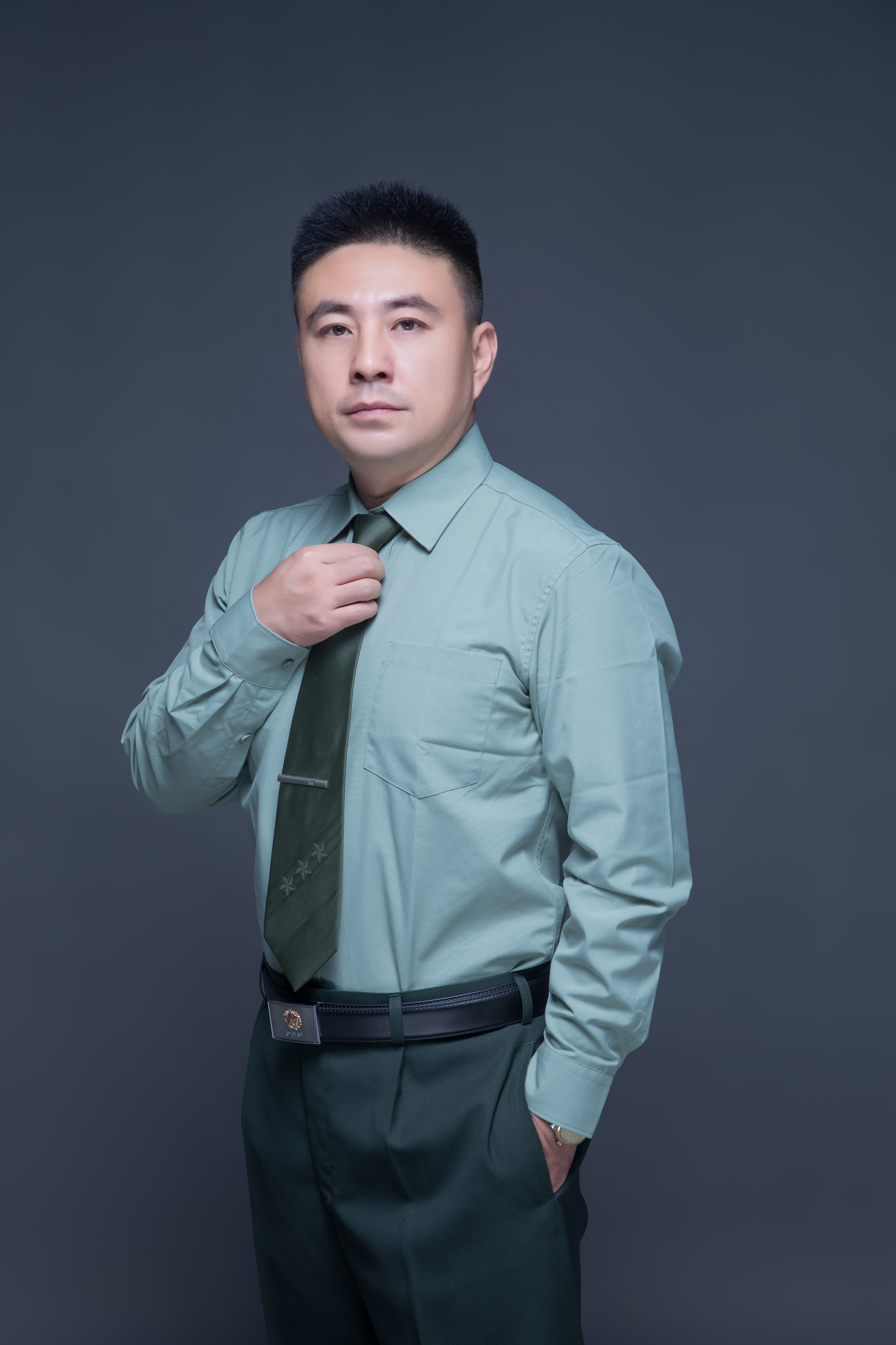 李卫健